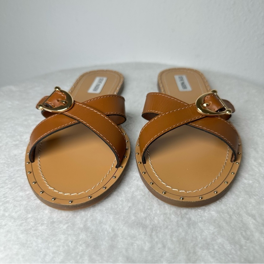 NWOB Steve Madden Tan Buckle Sandals in Size 8M - Picture 3 of 9